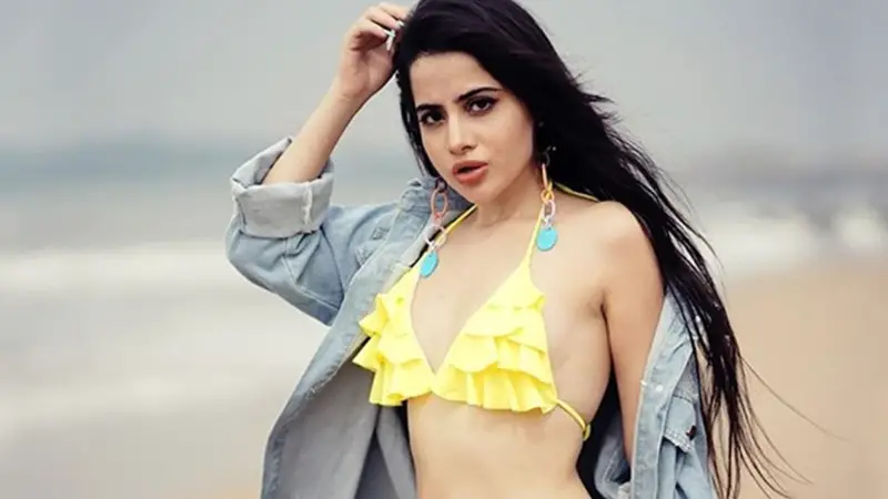 অনাবৃত না হলে ছবি ছড়িয়ে দেওয়ার হুমকি উরফিকে! অনাবৃত না হলে ছবি ছড়িয়ে দেওয়ার হুমকি উরফিকে!