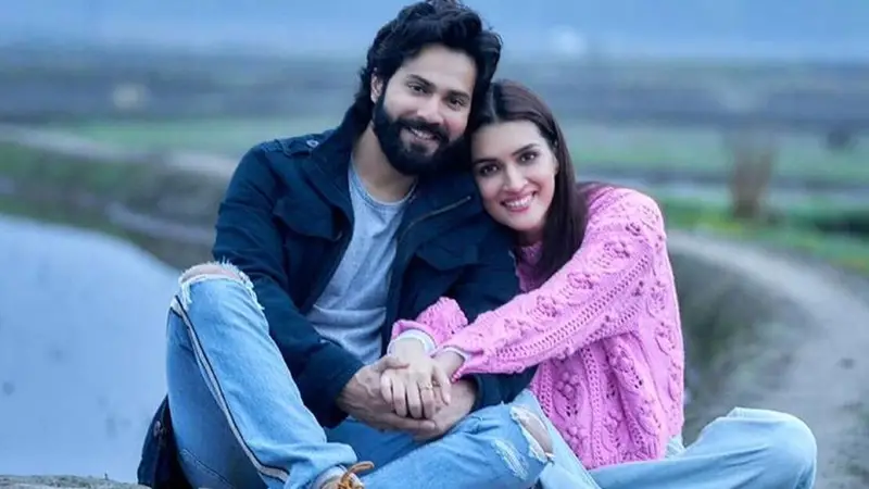 কৃতির প্রেমে আবারও হাবুডুব বরুণের কৃতির প্রেমে আবারও হাবুডুব বরুণের