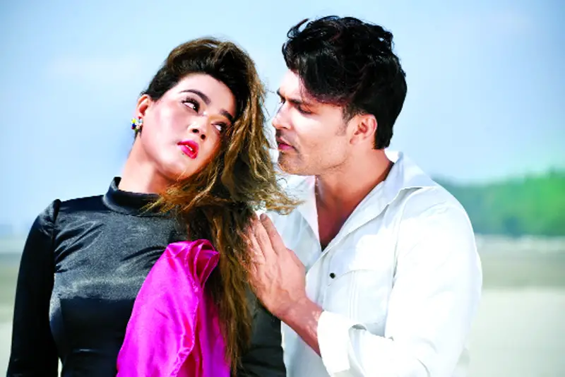 মাহি-আদরের পাহাড়ী রোমান্স মাহি-আদরের পাহাড়ী রোমান্স