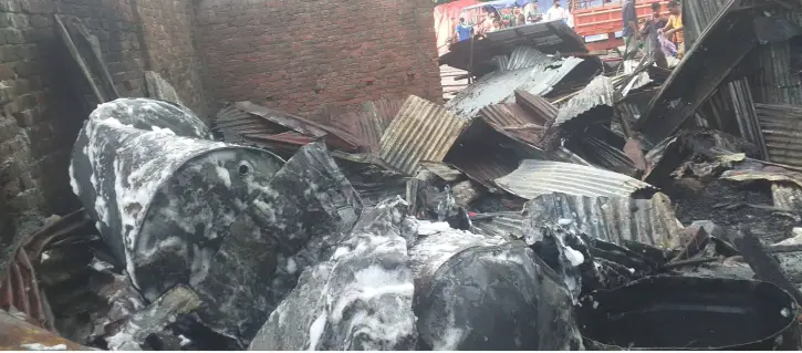 আমতলীতে ভয়াবহ অগ্নিকান্ড, ১৫ দোকান পুড়ে ছাই আমতলীতে ভয়াবহ অগ্নিকান্ড, ১৫ দোকান পুড়ে ছাই