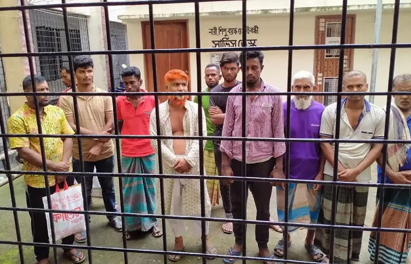 হিন্দু পরিবারের জমি দখলে ভোররাতে হামলা, গ্রেফতার ১২ হিন্দু পরিবারের জমি দখলে ভোররাতে হামলা, গ্রেফতার ১২