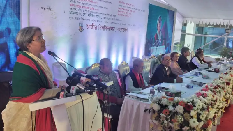 ডিজিটাল বাংলাদেশ পেয়েছি, এবার স্মার্ট বাংলাদেশের স্বপ্ন দেখছি ডিজিটাল বাংলাদেশ পেয়েছি, এবার স্মার্ট বাংলাদেশের স্বপ্ন দেখছি