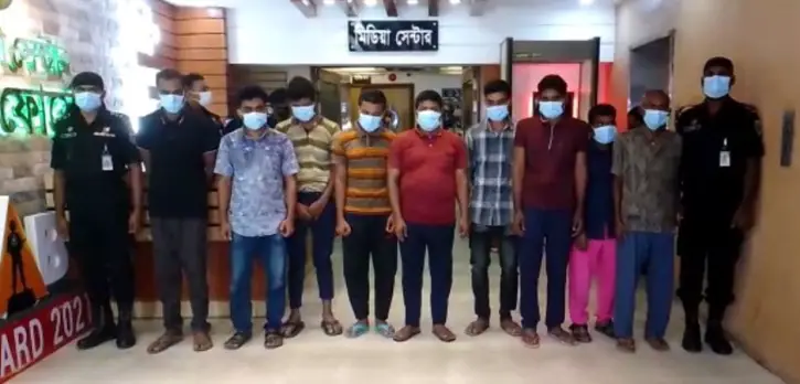 গাজীপুরে সর্দারসহ আন্তঃজেলা সড়ক ডাকাত দলের ৯ সদস্য গ্রেফতার গাজীপুরে সর্দারসহ আন্তঃজেলা সড়ক ডাকাত দলের ৯ সদস্য গ্রেফতার
