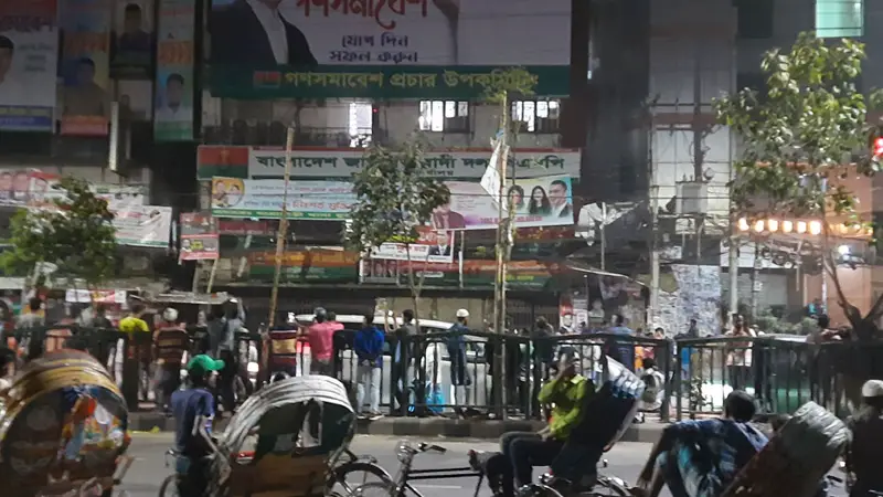 নয়াপল্টনে বিএনপির নেতাকর্মীদের জমায়েত, আটক ১ নয়াপল্টনে বিএনপির নেতাকর্মীদের জমায়েত, আটক ১