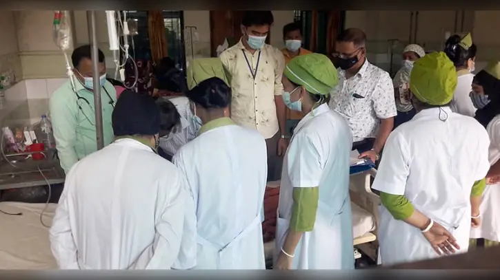 দিনাজপুরে ট্রাকচাপায় প্রাণ গেল মা-মেয়ের দিনাজপুরে ট্রাকচাপায় প্রাণ গেল মা-মেয়ের