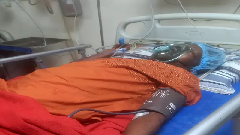 গায়ক আকবরের পায়ে অস্ত্রোপচার গায়ক আকবরের পায়ে অস্ত্রোপচার