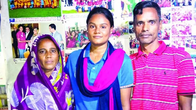 সাফজয়ী আঁখির বাবাকে হুমকি দেয়া দুই পুলিশকে প্রত্যাহার সাফজয়ী আঁখির বাবাকে হুমকি দেয়া দুই পুলিশকে প্রত্যাহার
