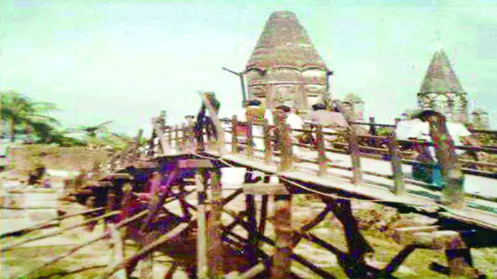 হারিয়ে যাওয়া এক কাঠের পুল হারিয়ে যাওয়া এক কাঠের পুল