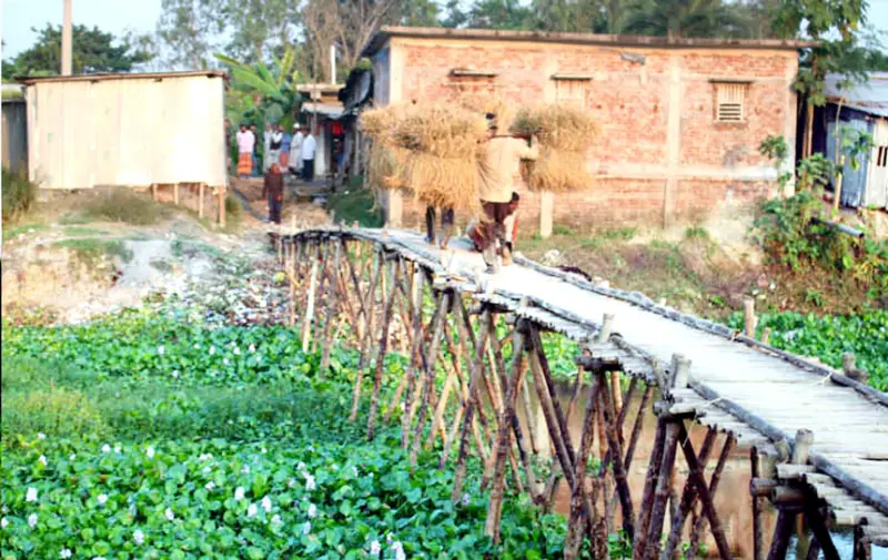 আত্রাইয়ে খালের ওপর সেতুর অভাবে ভোগান্তি