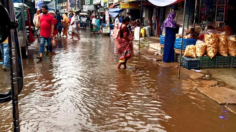সামান্য বৃষ্টি হলেই চলাচলের অযোগ্য সামান্য বৃষ্টি হলেই চলাচলের অযোগ্য