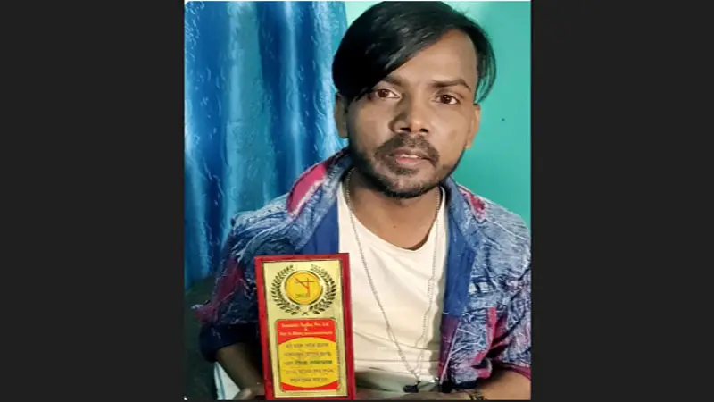 এবার‘সেরা পুরুষ’ পুরস্কার পেলেন হিরো আলম এবার‘সেরা পুরুষ’ পুরস্কার পেলেন হিরো আলম