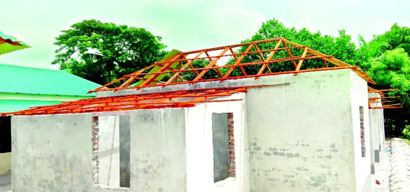 গৃহহীনদের ঘর এক বছরেও হস্তান্তর হয়নি গৃহহীনদের ঘর এক বছরেও হস্তান্তর হয়নি