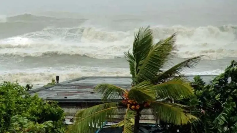 নিম্নচাপে পরিণত ঘূর্ণিঝড় ‘মানদৌস’