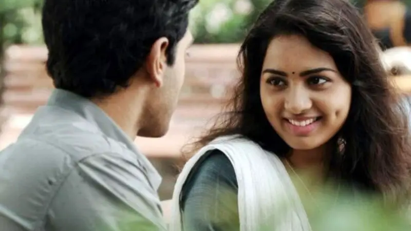 মেয়েরা বারবার ওড়না ঠিক করে কেন! মেয়েরা বারবার ওড়না ঠিক করে কেন!