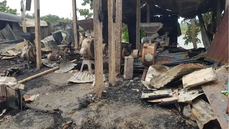 নেত্রকোনায় অগ্নিকাণ্ডে ১২ ব্যবসা প্রতিষ্ঠান পুড়ে ছাই নেত্রকোনায় অগ্নিকাণ্ডে ১২ ব্যবসা প্রতিষ্ঠান পুড়ে ছাই