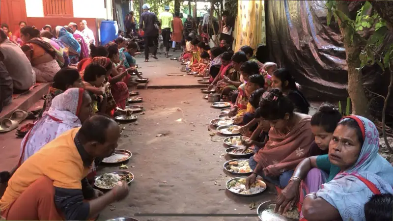 বাহারি রকম নিরামিষ খেতে হাজারো মানুষের ঢল বাহারি রকম নিরামিষ খেতে হাজারো মানুষের ঢল