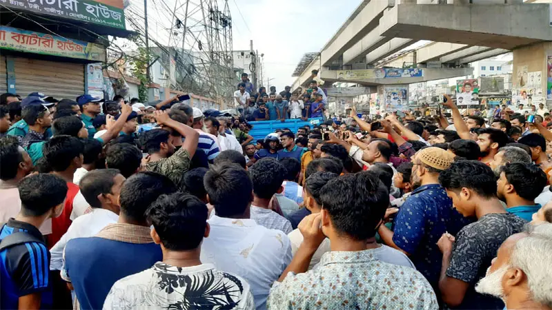 দু’শ অজ্ঞাত ট্রাক শ্রমিকের বিরুদ্ধে পুলিশের মামলা