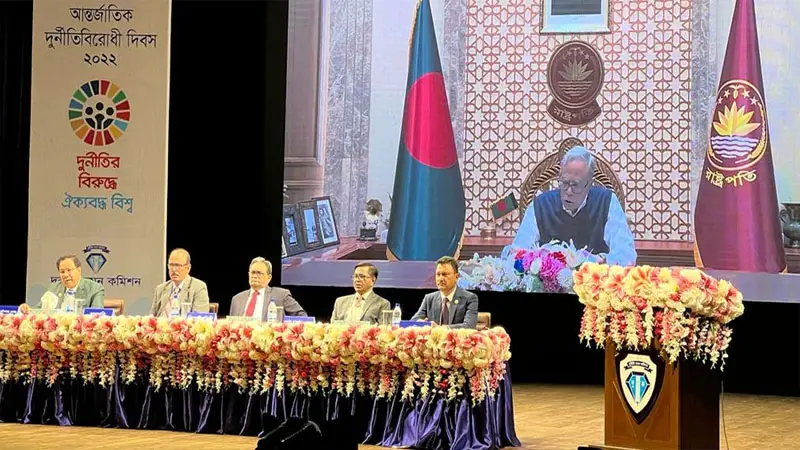 দুর্নীতি দূর করতে হলে সকলকে সহযোগিতার হাত বাড়াতে হবে