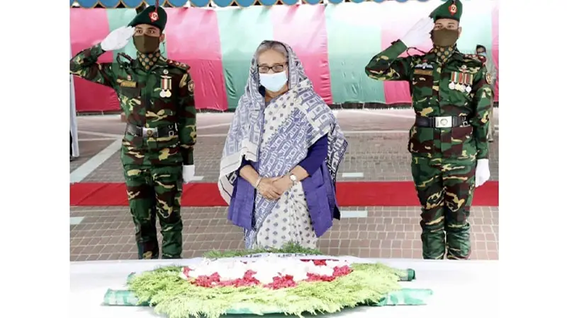 টুঙ্গিপাড়ায় বঙ্গবন্ধুর সমাধিতে প্রধানমন্ত্রীর শ্রদ্ধা টুঙ্গিপাড়ায় বঙ্গবন্ধুর সমাধিতে প্রধানমন্ত্রীর শ্রদ্ধা