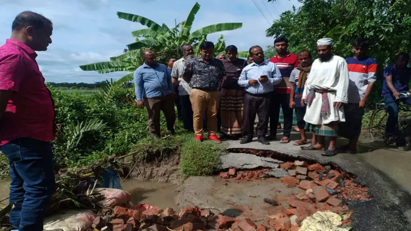 বাগেরহাটে ১৫ কি:মি: সড়কসহ ব্যাপক ক্ষতি বাগেরহাটে ১৫ কি:মি: সড়কসহ ব্যাপক ক্ষতি