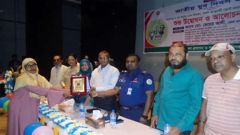 উদ্যোক্তা হিসেবে সম্মাননা পেয়েছেন রোকেয়া বেগম উদ্যোক্তা হিসেবে সম্মাননা পেয়েছেন রোকেয়া বেগম