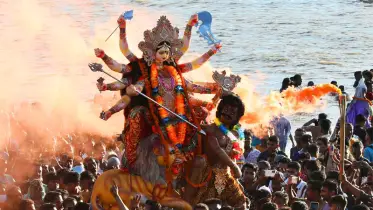 সিঁদুর উৎসবের মধ্য দিয়ে প্রতিমা বিসজর্ন