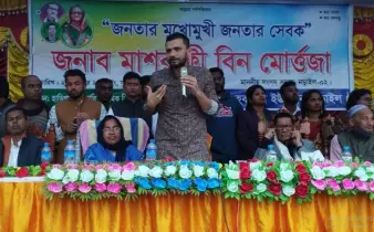জনতার মুখোমুখি হাজির হলেন মাশরাফি