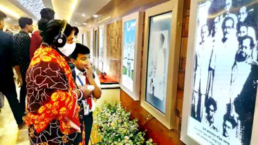 রাজবাড়ীতে ভ্রাম্যমাণ  রেল জাদুঘরে  দর্শনার্থীদের ভিড়
