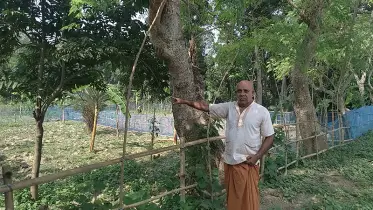 কেশবপুরে জোর করে জমি দখল করায় দুই পরিবার আড়াই মাস অবরুদ্ধ