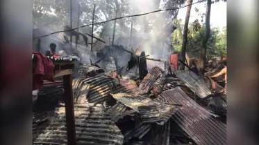 দৌলতখানে গ্যাস সিলিন্ডারের আগুনে বসতঘর পুড়ে ছাই