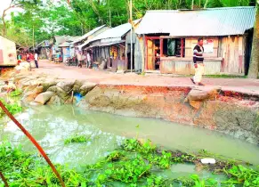 কাউখালীর আমরাজুড়ী বাজার ভাঙনের কবলে