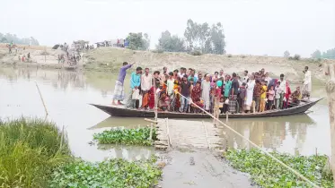 একটি সেতুর অভাবে দুই উপজেলার লক্ষাধিক মানুষের দুর্ভোগ