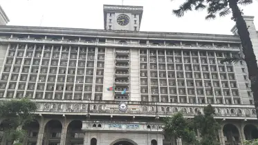 নগরভবনে গায়ে কেরোসিন ঢেলে আত্মহত্যার হুমকি চাকরিচ্যুত ব্যক্তির 