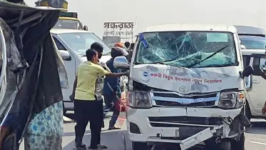 কাঁচপুর ব্রিজে অটো রিকশায় মাইক্রোবাসের ধাক্কা, নিহত ৫