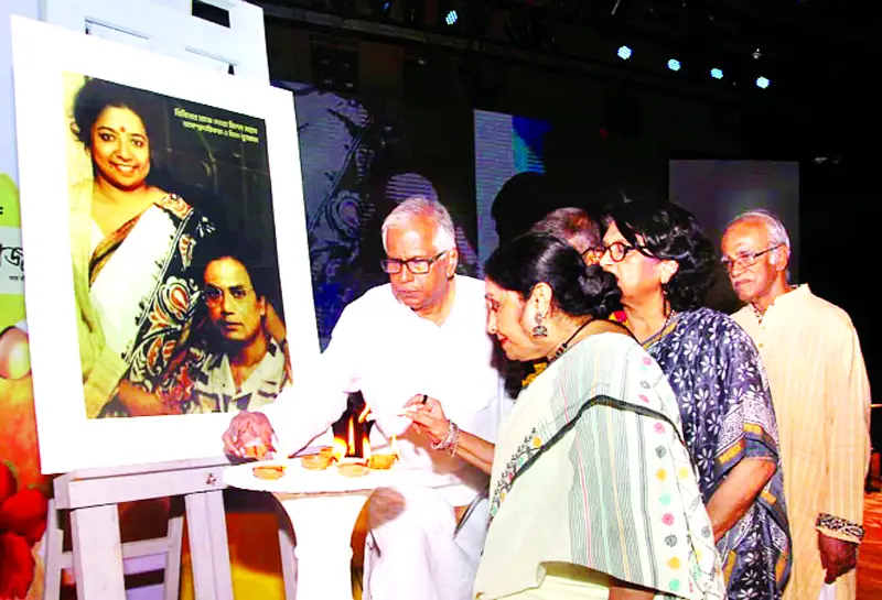 মঞ্চনাটকের যুবরাজ খালেদ খান ও প্রখ্যাত শিল্পী মিতা হককে স্মরণ মঞ্চনাটকের যুবরাজ খালেদ খান ও প্রখ্যাত শিল্পী মিতা হককে স্মরণ