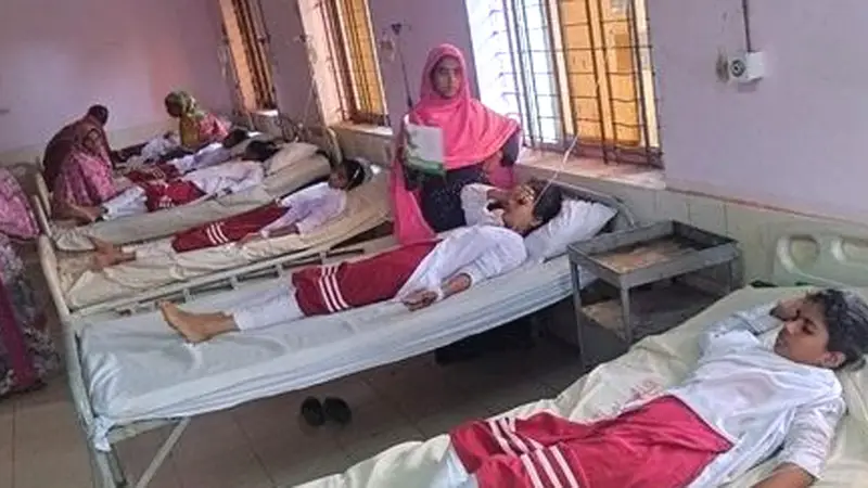 টিউবওয়েলের পানি পান করে ৫০ছাত্র-ছাত্রী হাসপাতালে টিউবওয়েলের পানি পান করে ৫০ছাত্র-ছাত্রী হাসপাতালে