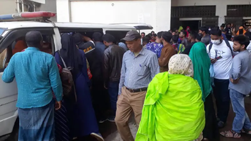 ঠাকুরগাঁওয়ে বাসের ধাক্কায় বাবা-মাসহ মেয়ে নিহত ঠাকুরগাঁওয়ে বাসের ধাক্কায় বাবা-মাসহ মেয়ে নিহত
