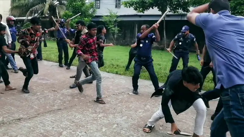 বরগুনায় আরও পাঁচ পুলিশ প্রত্যাহার