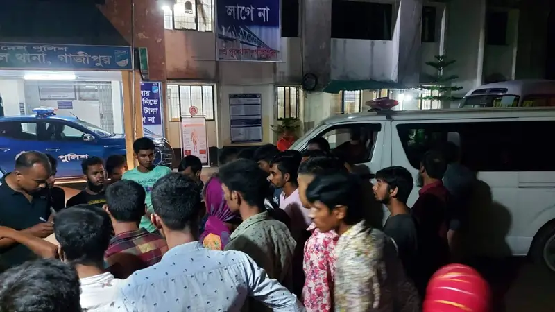 শ্রীপুরে চোর সন্দেহে এক যুবককে পিটিয়ে হত্যা শ্রীপুরে চোর সন্দেহে এক যুবককে পিটিয়ে হত্যা