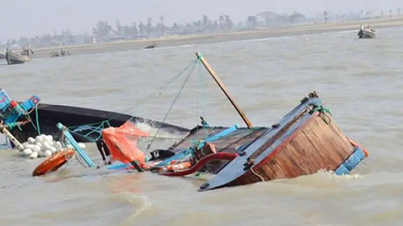 বঙ্গোপসাগরে পাঁচ ট্রলার ডুবি, নিখোঁজ ১৬ জেলে বঙ্গোপসাগরে পাঁচ ট্রলার ডুবি, নিখোঁজ ১৬ জেলে
