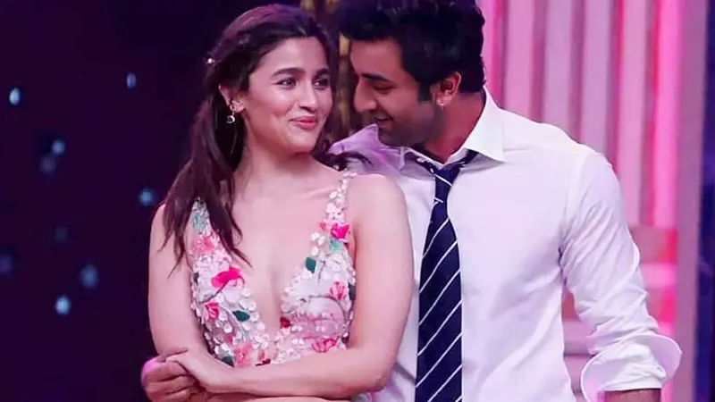বেডরুম সিক্রেট ফাঁস, রণবীরকে ঘুমাতে দেয় না আলিয়া বেডরুম সিক্রেট ফাঁস, রণবীরকে ঘুমাতে দেয় না আলিয়া