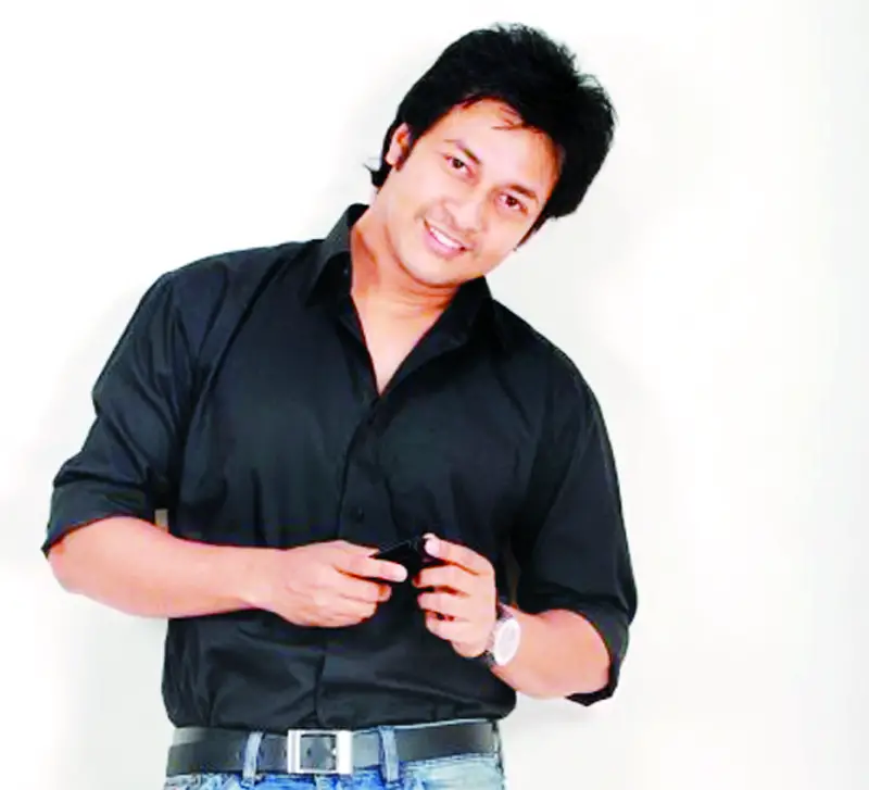 বৃত্তের বাইরে ইমন বৃত্তের বাইরে ইমন