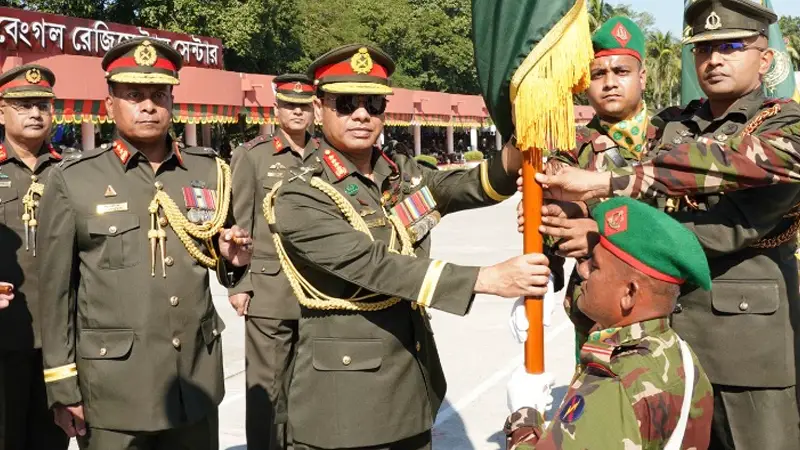 সেনাবাহিনীর নয়টি ইউনিটকে রেজিমেন্টাল কালার প্রদান