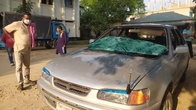 ধামরাইয়ে সাংবাদিকের ওপর হামলা, গাড়ি ভাঙচুর ধামরাইয়ে সাংবাদিকের ওপর হামলা, গাড়ি ভাঙচুর