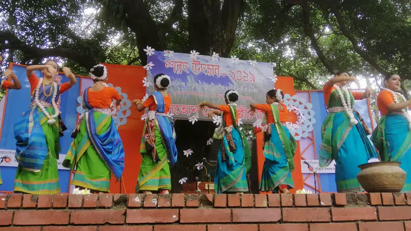 রাজধানীতে শরৎ উৎসব রাজধানীতে শরৎ উৎসব