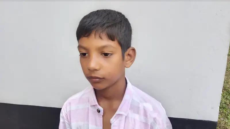 চুরির অপবাধে শিক্ষার্থীর হাত বেধে নির্যাতন চুরির অপবাধে শিক্ষার্থীর হাত বেধে নির্যাতন