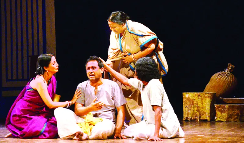বাংলা থিয়েটারের ‘নীল দর্পণ’ নাটকের মঞ্চায়ন বাংলা থিয়েটারের ‘নীল দর্পণ’ নাটকের মঞ্চায়ন