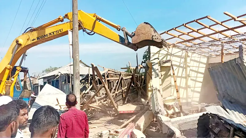 ১৪৭ অবৈধ স্থাপনা গুঁড়িয়ে দিল প্রশাসন ১৪৭ অবৈধ স্থাপনা গুঁড়িয়ে দিল প্রশাসন
