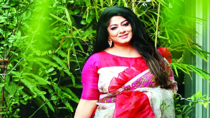 সিনেমার ডাবিংয়ে মৌসুমী সিনেমার ডাবিংয়ে মৌসুমী