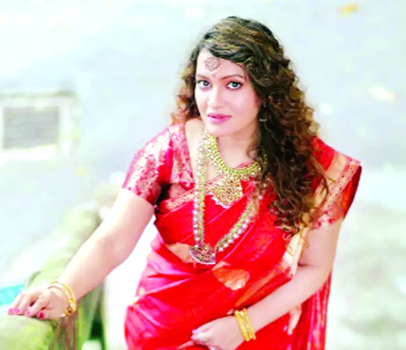 পূজায় আবির-সিঁথির নতুন রসায়ন পূজায় আবির-সিঁথির নতুন রসায়ন